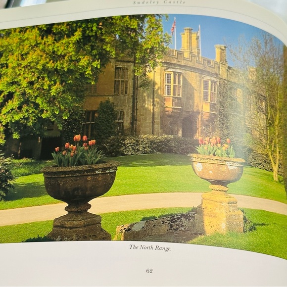 Cotswold Scene The Villages & Landscapes Chris Andrew’s Paperback Book - Picture 3 of 14